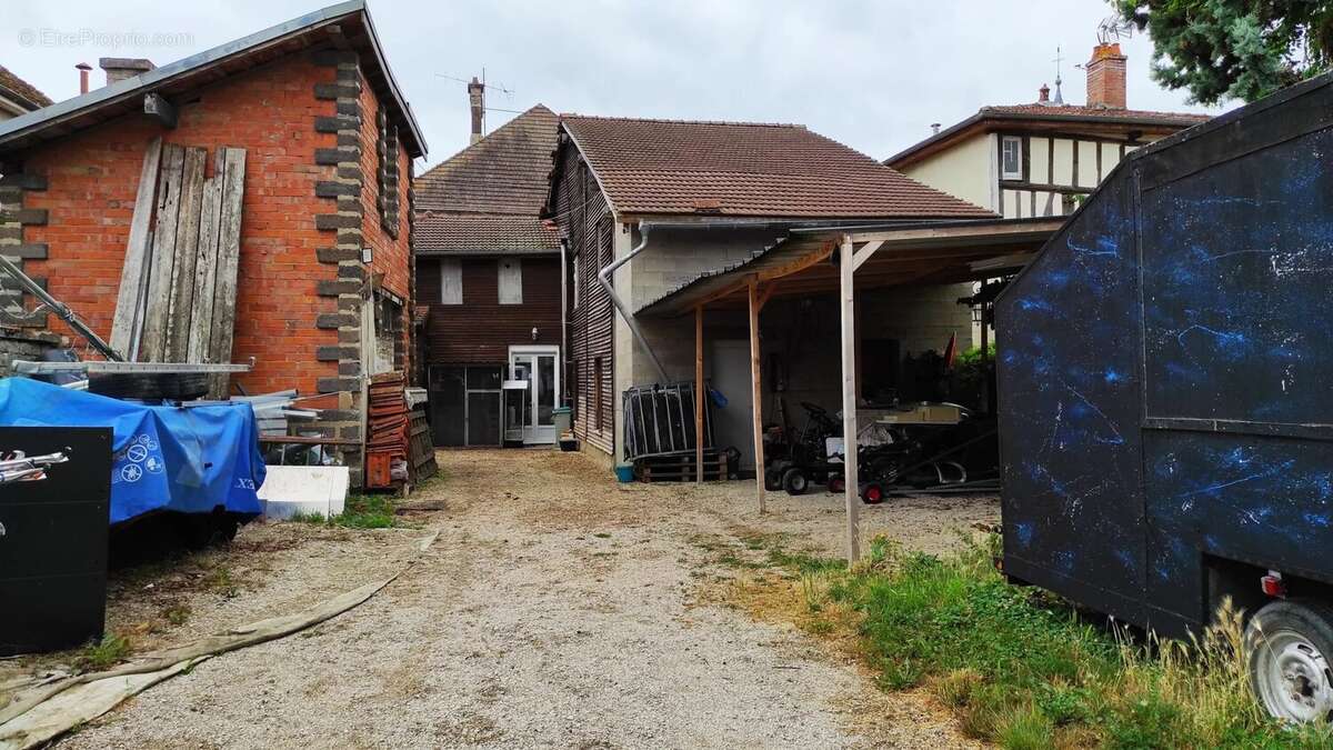 Maison à ECLARON-BRAUCOURT-SAINTE-LIVIERE