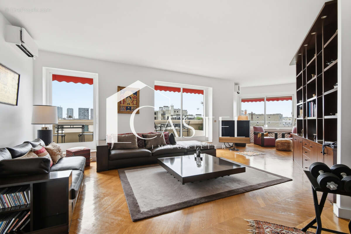 Appartement à PARIS-16E