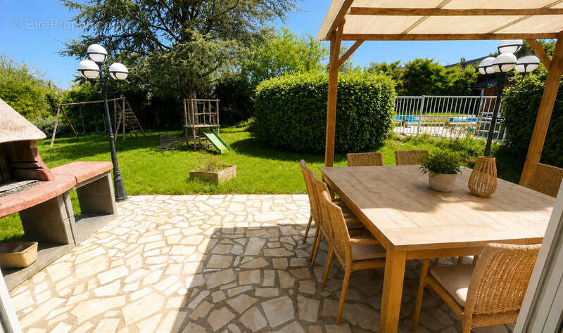 Ensemble immobilier 410 m2 + 470 m2 dépendances 2 maisons 1 appartement à varennes les narcy (58) proche la charite sur loire, p - photo 4