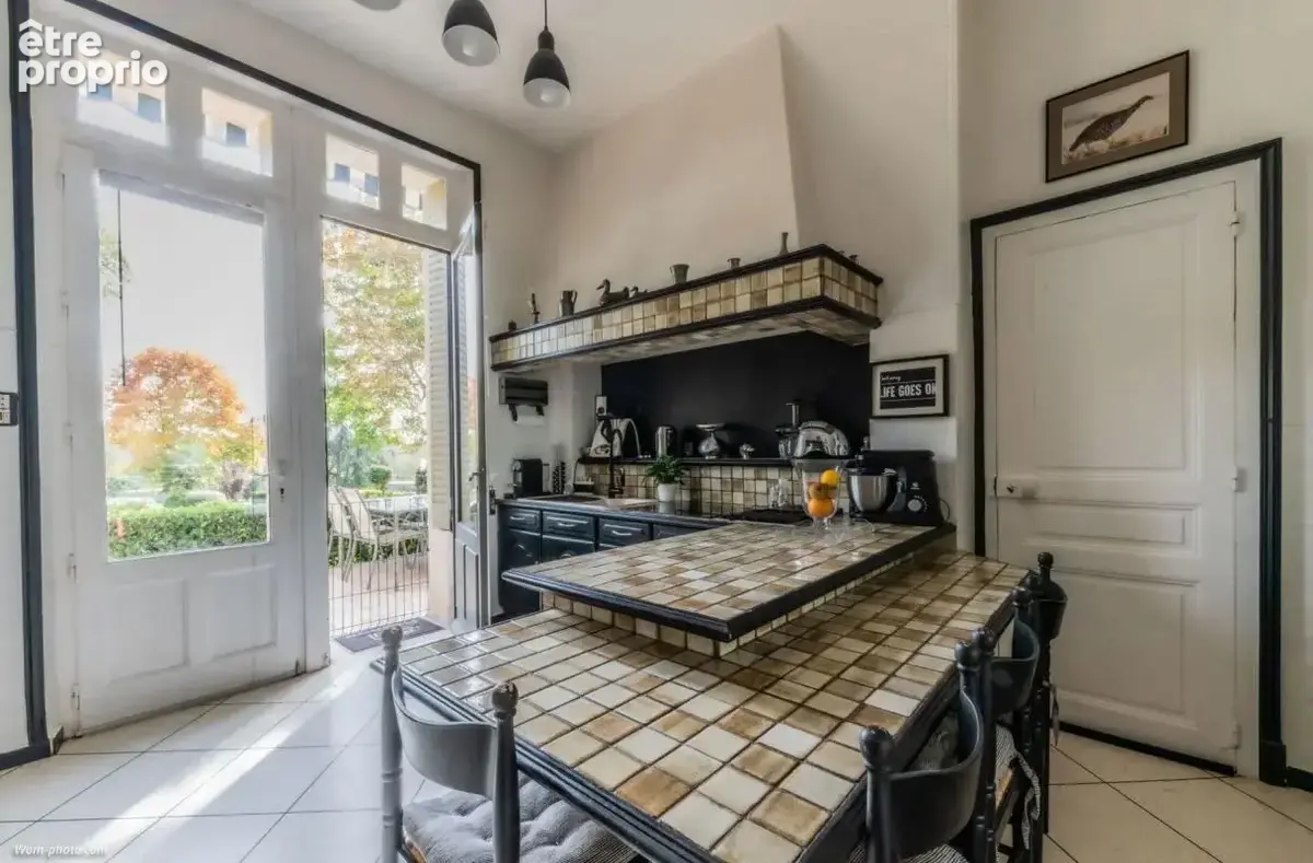 Culan - maison bourgeoise 7 pieces 220m² avec piscine - photo 19