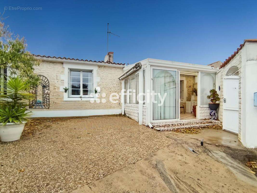 Maison à SALLES-SUR-MER