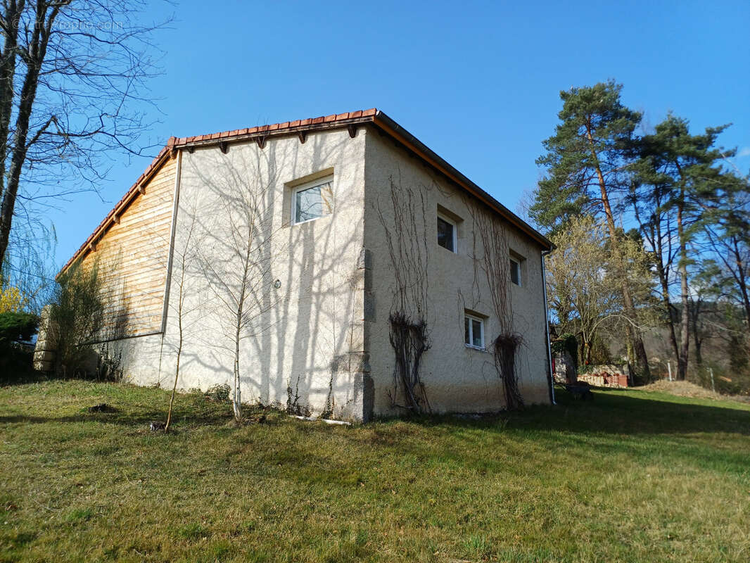 Maison à ESCOUTOUX