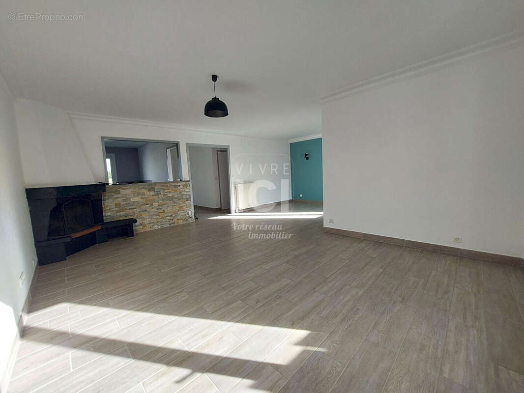 PONT SAINT MARTIN - Maison - 4 pièces - 115m² - photo 4