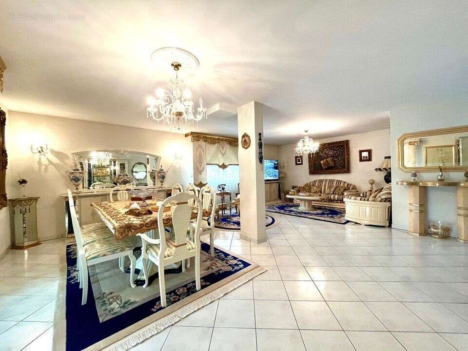 Maison à VETRAZ-MONTHOUX