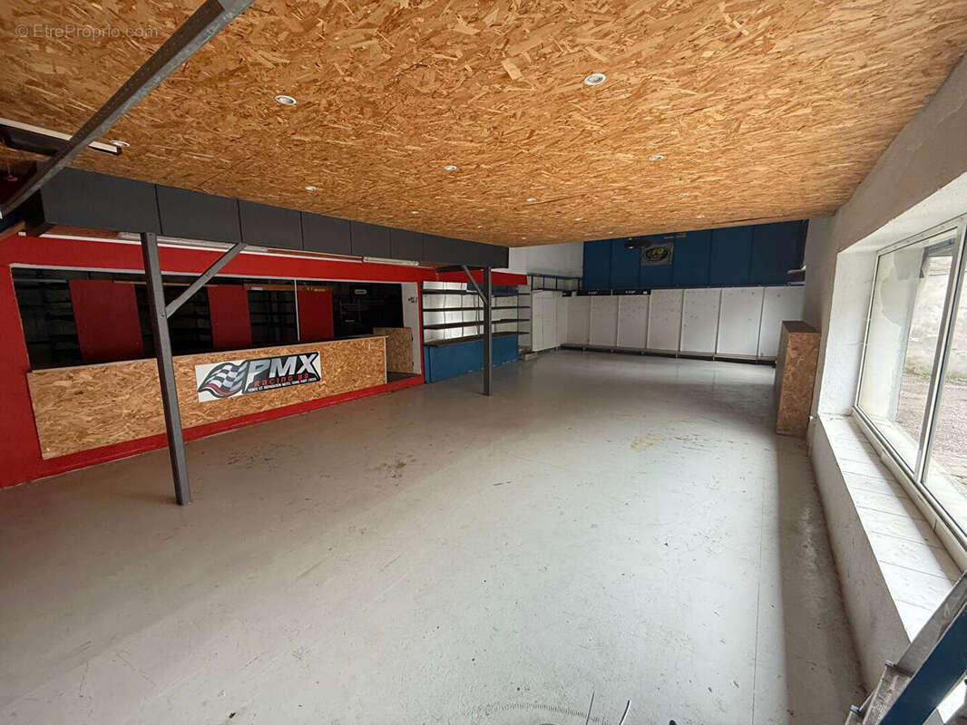 Commerce à MIRECOURT