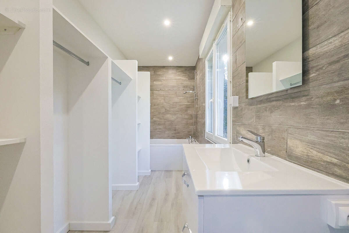 Maison à LA FARLEDE