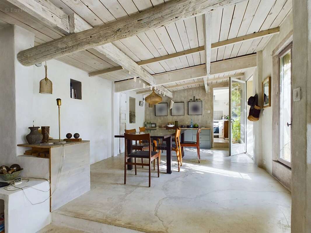 Maison à FONTVIEILLE