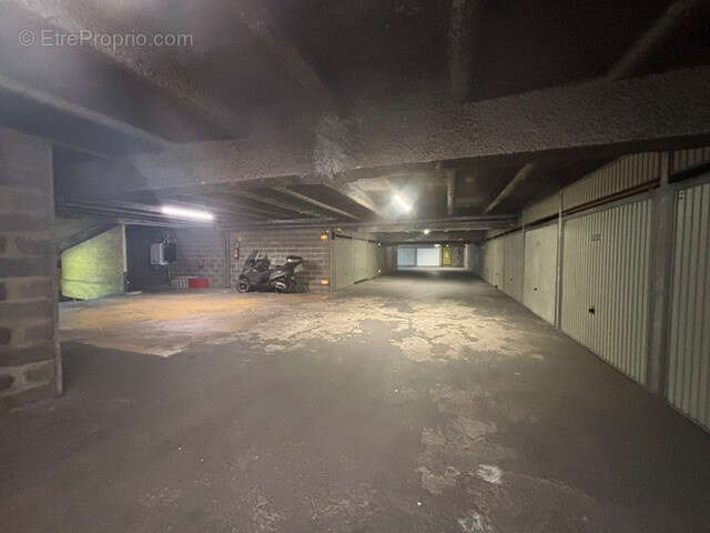 Parking à PARIS-15E