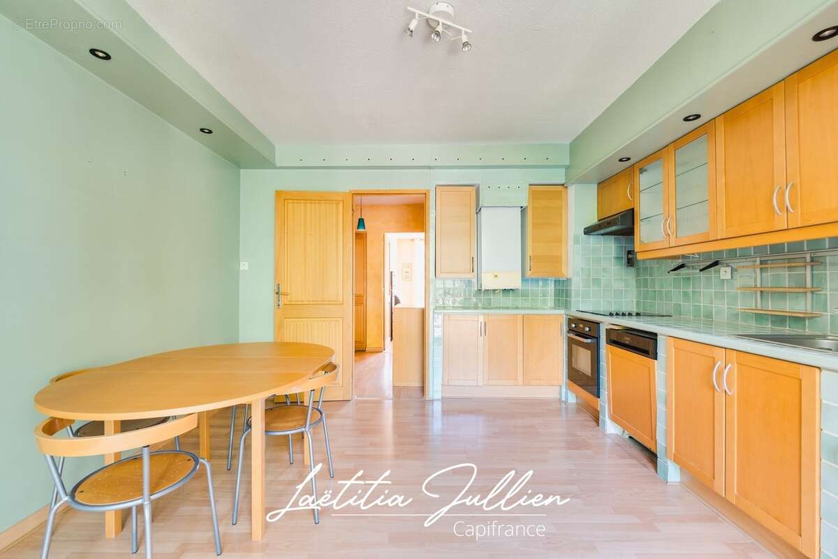En exclusivité par Laëtitia JULLIEN – Marseille 10ème – Les Collines – T4 traversant de 83,83 m² avec balcon et loggia au pied d - photo 14