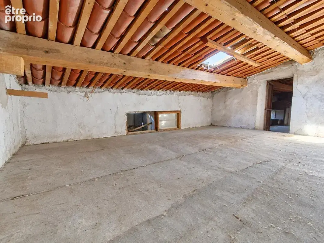 Ouveillan, coeur de village : maison de 118 m² avec grange - garage de 160 m² et grenier aménageable - photo 12