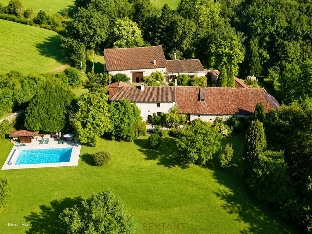 Ancienne maison forte du XIIIe siècle, au coeur du parc naturel régional du Périgord vert. - photo 2