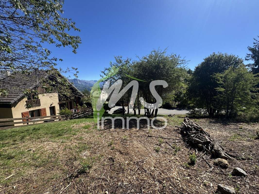 Terrain à LA FARE-EN-CHAMPSAUR