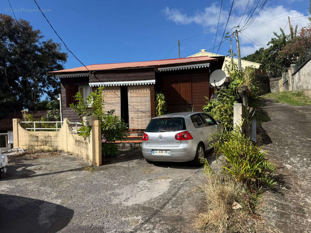 Maison en vente à Saint-Denis secteur Bellepierre, à deux pas du CHU ! - photo 2
