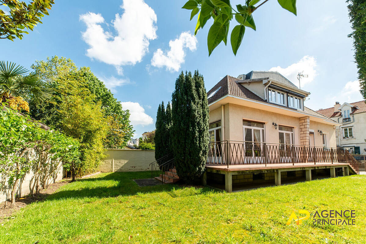 Maison à LA GARENNE-COLOMBES