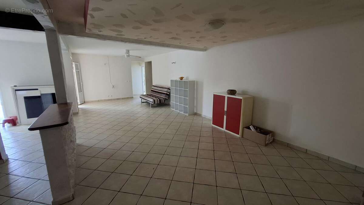 A VENDRE : Villa 2 T2 et 1 T4 (Vieux Habitants - 97119) - photo 26