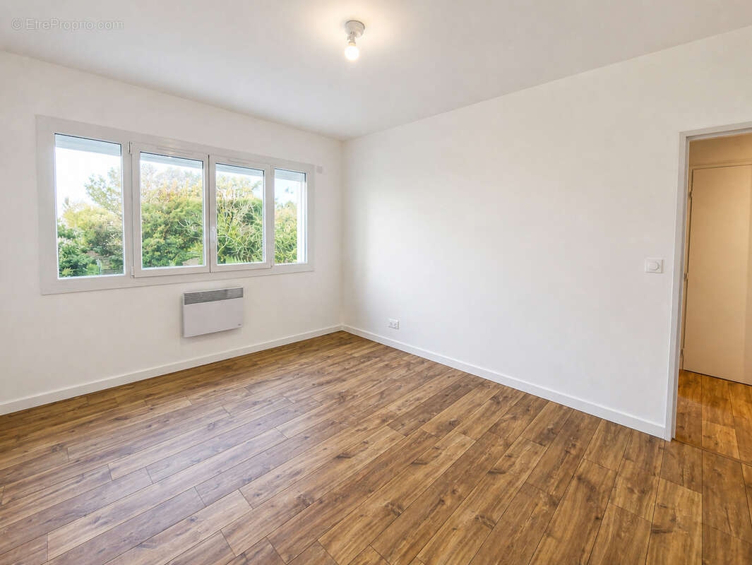 T4 lumineux 95 m2   Terrasse, parking & cave   La Seyne-sur-Mer - photo 5