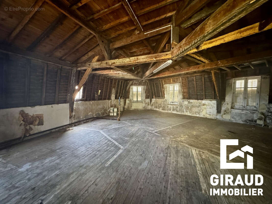 Commerce à FONTENAY-LE-COMTE