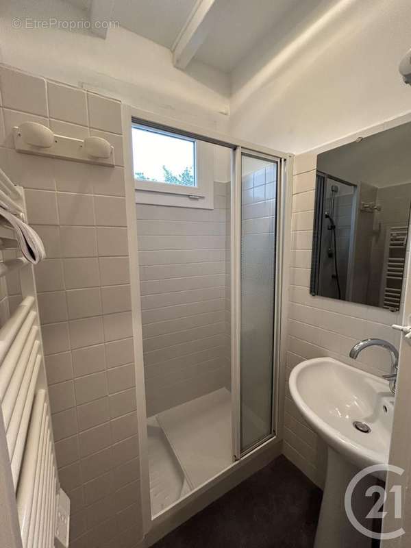 Maison à LA ROCHE-CHALAIS