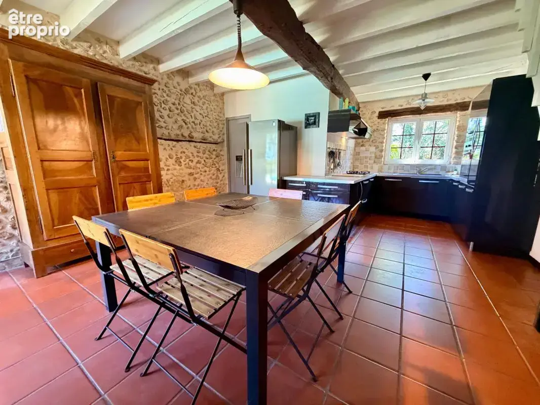 Trois maisons en pierre, piscine et étang - photo 15