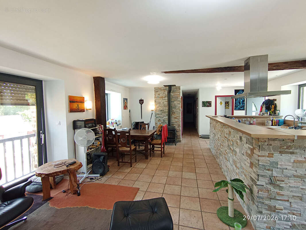 Argentré-Du-Plessis, maison en pierres rénovée de 166 m2 sur 1 755 m² de terrain - photo 16