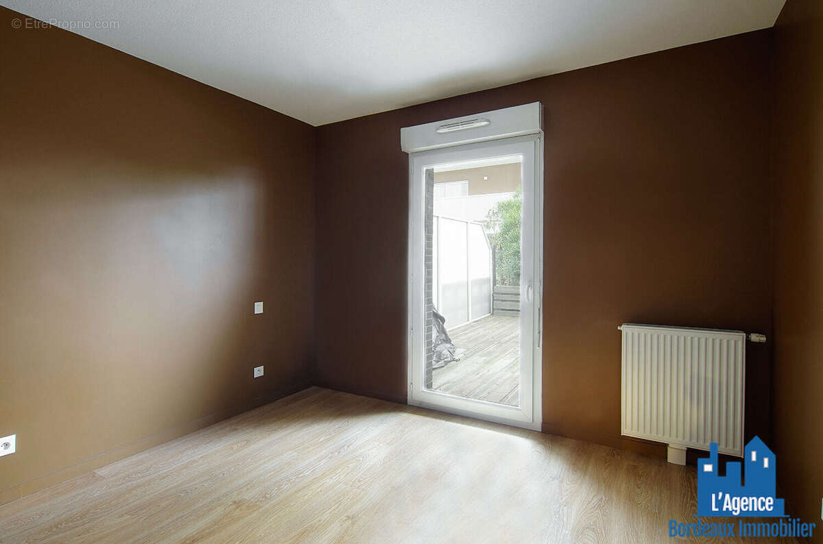 Appartement à VILLENAVE-D&#039;ORNON