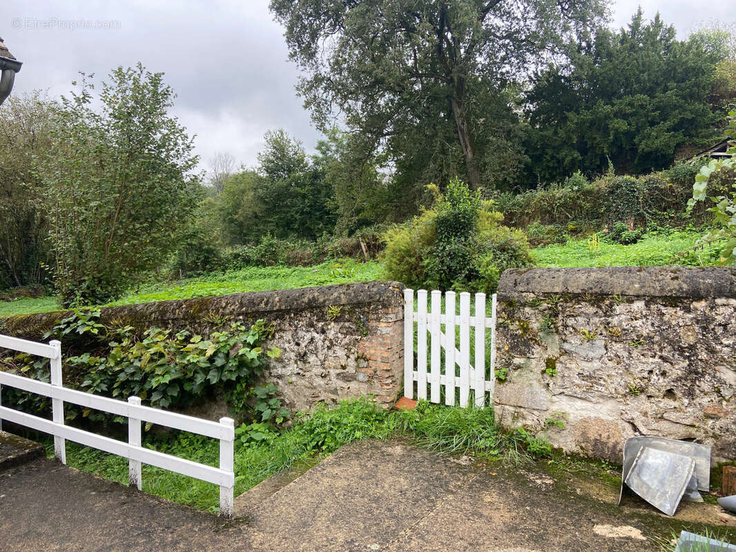 Maison à BRIGUEIL-LE-CHANTRE