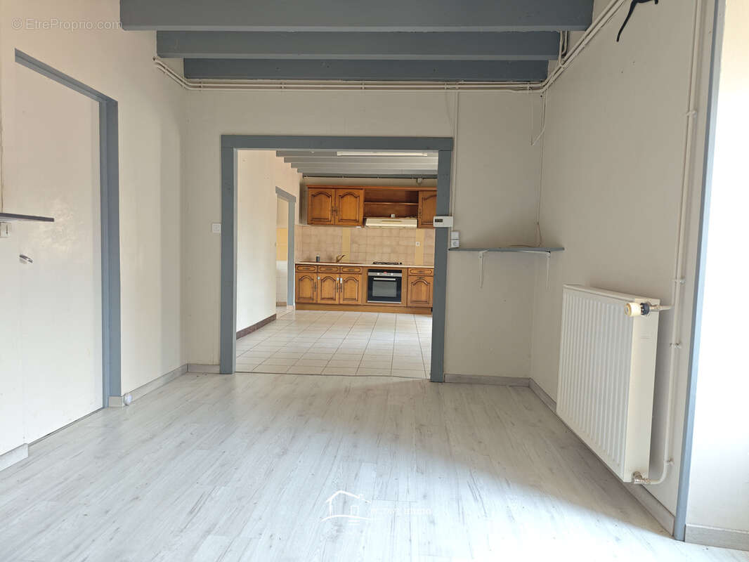 Maison avec dependances - photo 3