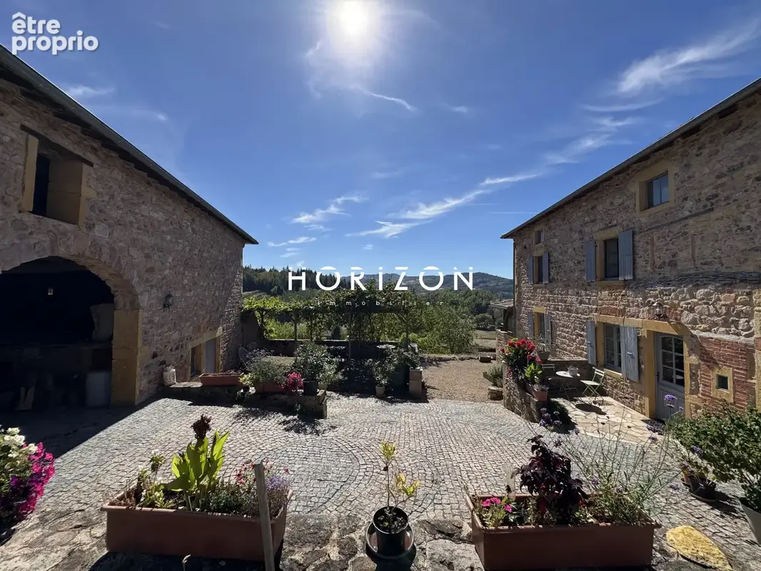 Photo Maison à Belmont-De-La-Loire au prix de 359 000€