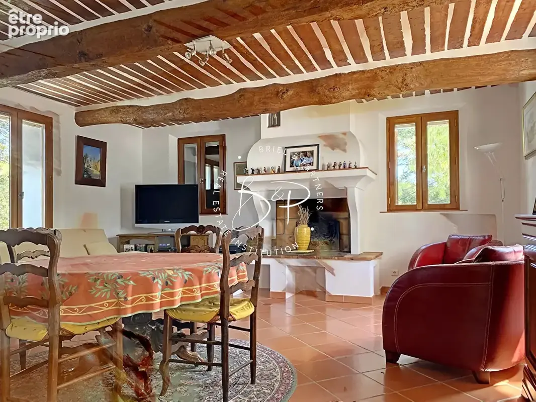 CARCES à VENDRE Bastide et bergerie en pierre au coeur d'un hameau provençal  4 chambres piscine garage sur  3300 m² de terrain  - photo 14