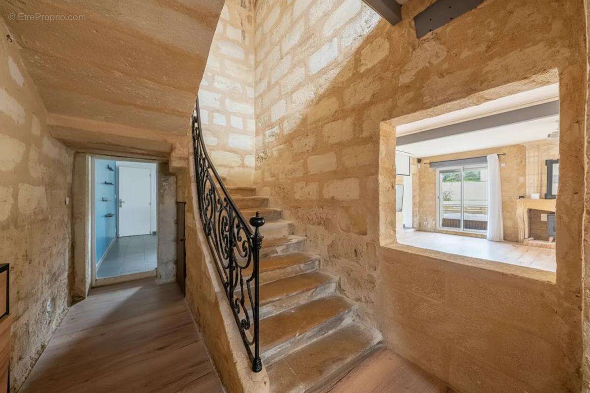 Maison à AMBARES-ET-LAGRAVE