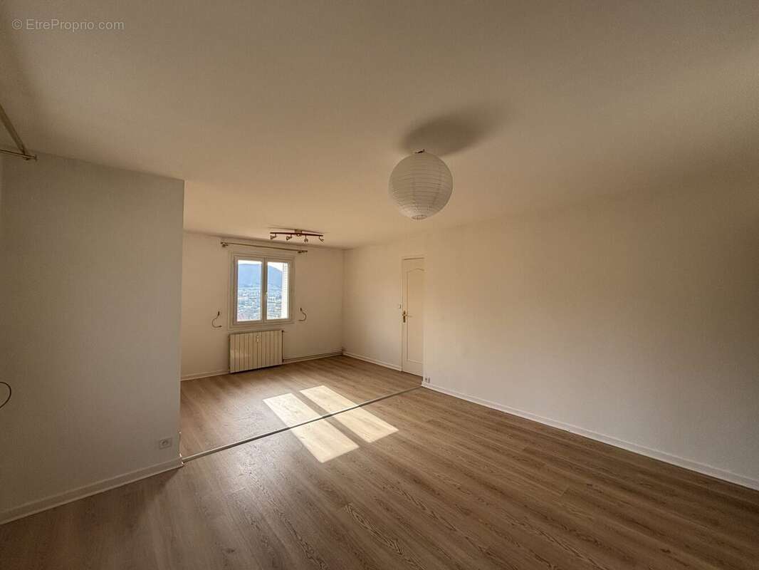 Appartement à PRIVAS