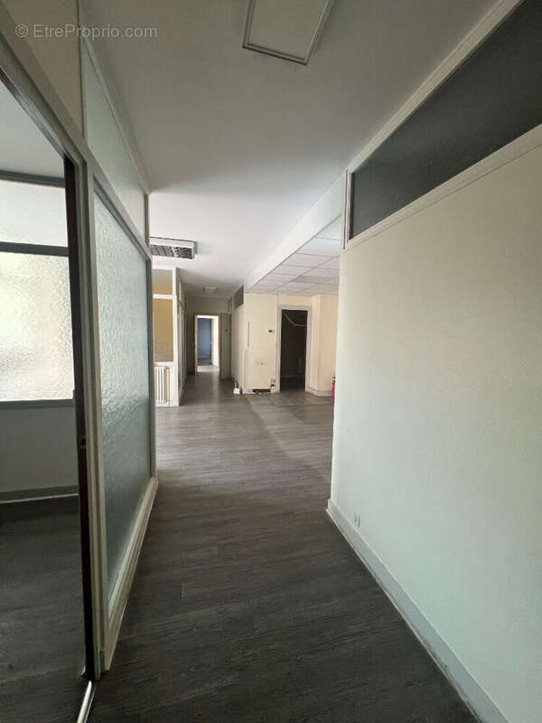 Commerce à LE PEAGE-DE-ROUSSILLON