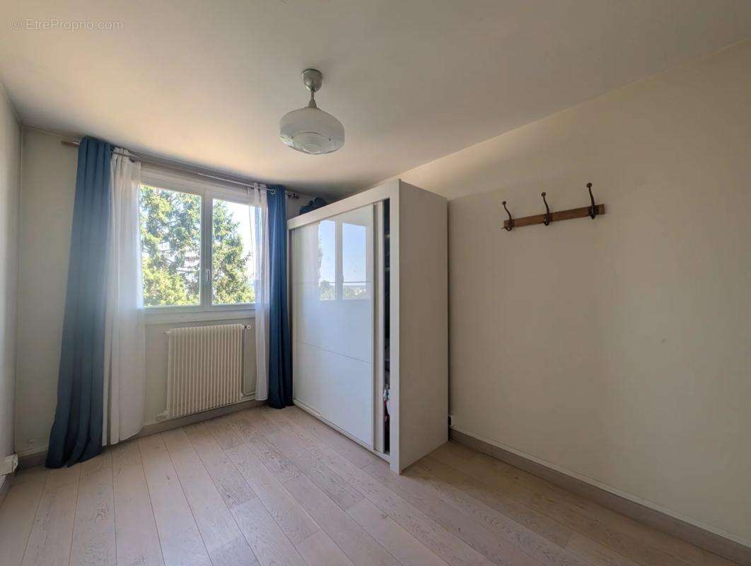 Appartement à LES CLAYES-SOUS-BOIS
