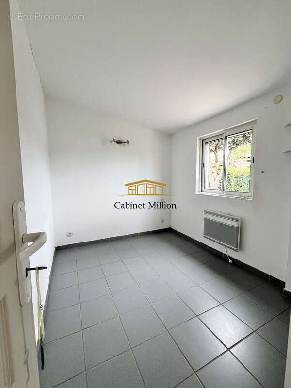 Maison à VIC-LA-GARDIOLE