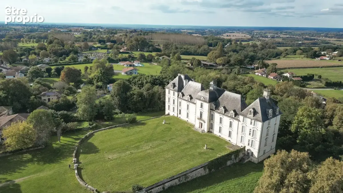 Château féodal au coeur des Landes sur 3,5 hectares - photo 2