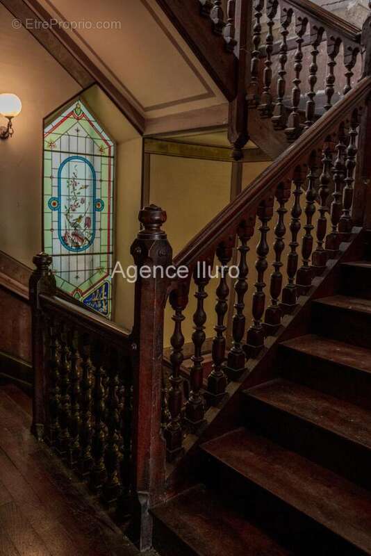 escalier - Maison à OLORON-SAINTE-MARIE