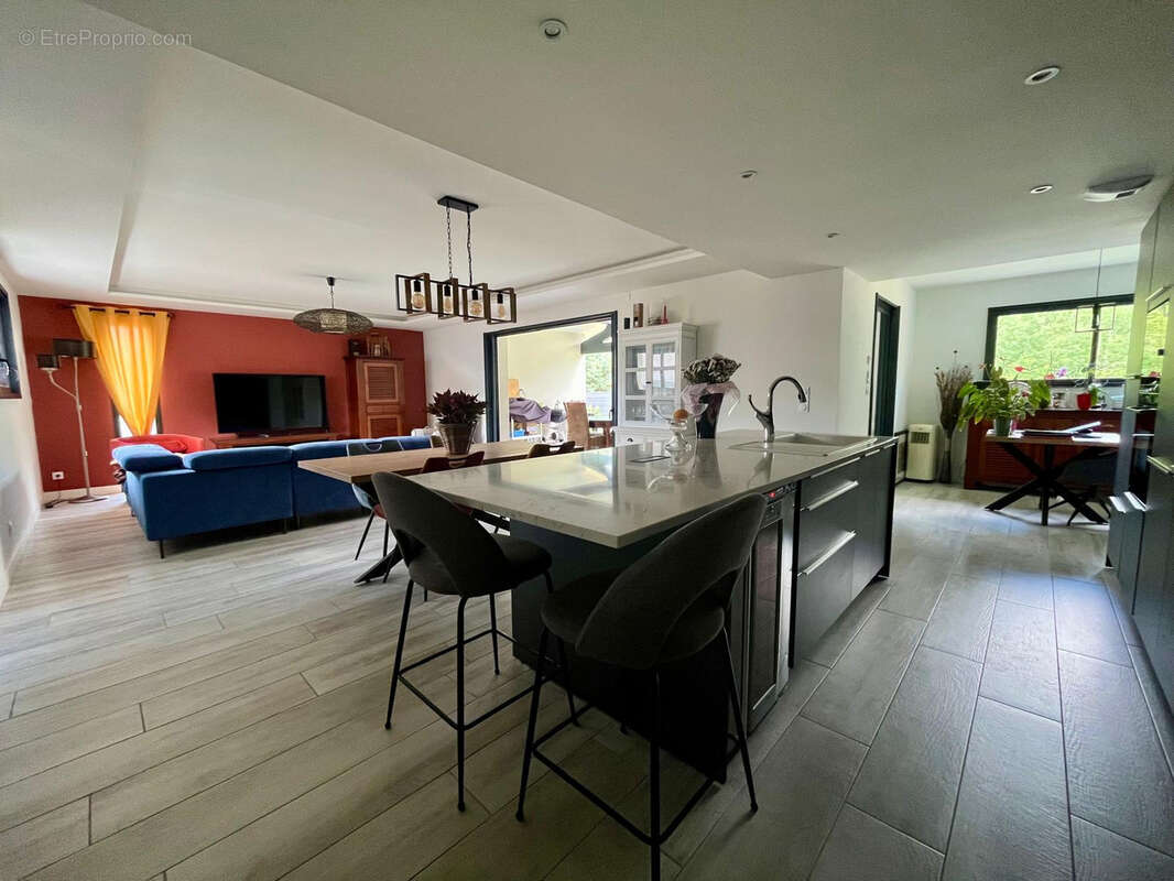 Maison à SAINT-JEAN-D'ILLAC