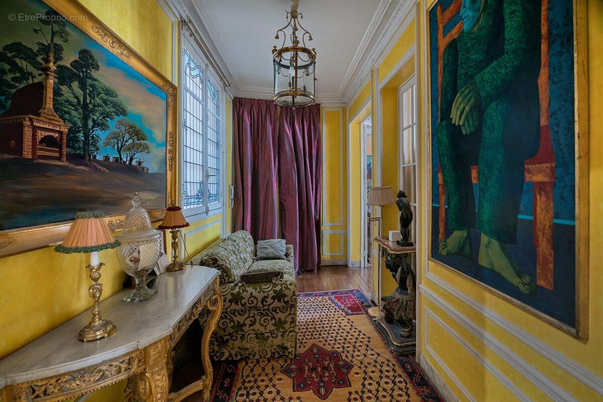 Appartement à PARIS-16E
