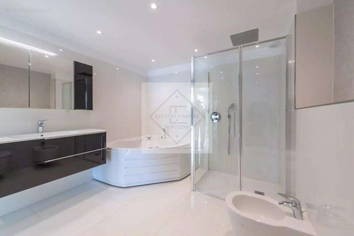 Appartement à ROQUEBRUNE-CAP-MARTIN