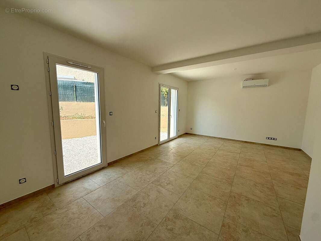 Maison Neuve Saint Maximin La Sainte Baume 4 pièce(s) 76.76 m2 - photo 2