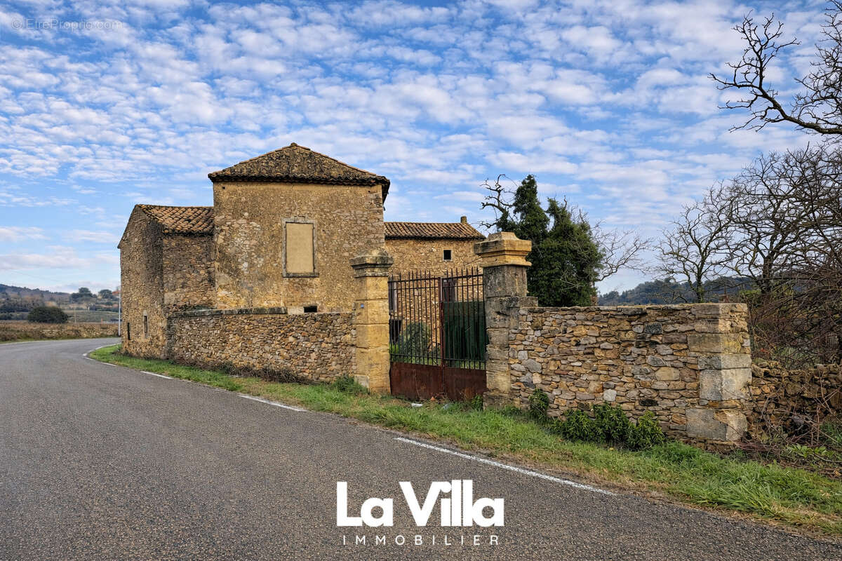 Maison à LAUDUN-L'ARDOISE