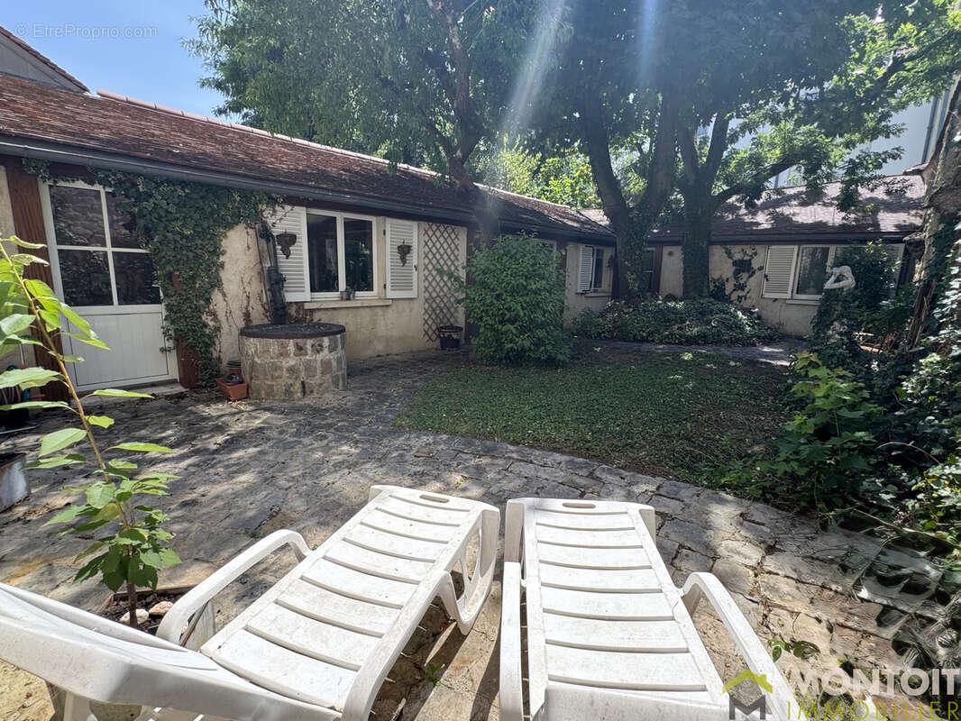 THIAIS Hyper Centre - CALME - MAISON de caractère de 1622 - GARAGES - Terrain 541m2 - photo 17