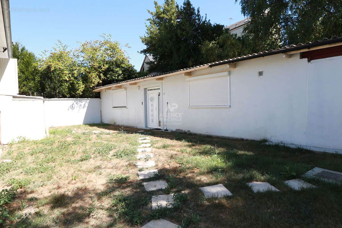 Immeuble de rapport Saint Ouen L Aumone 6 pièce(s) - photo 3