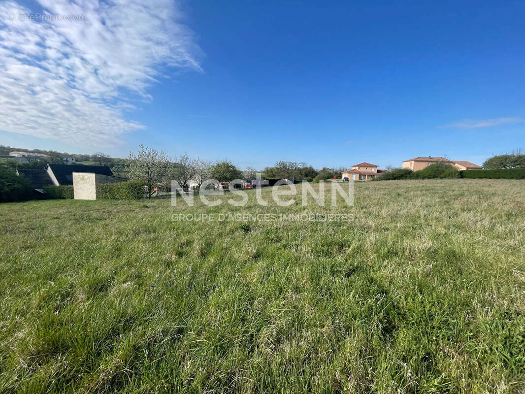 Terrain à COMBLES-EN-BARROIS