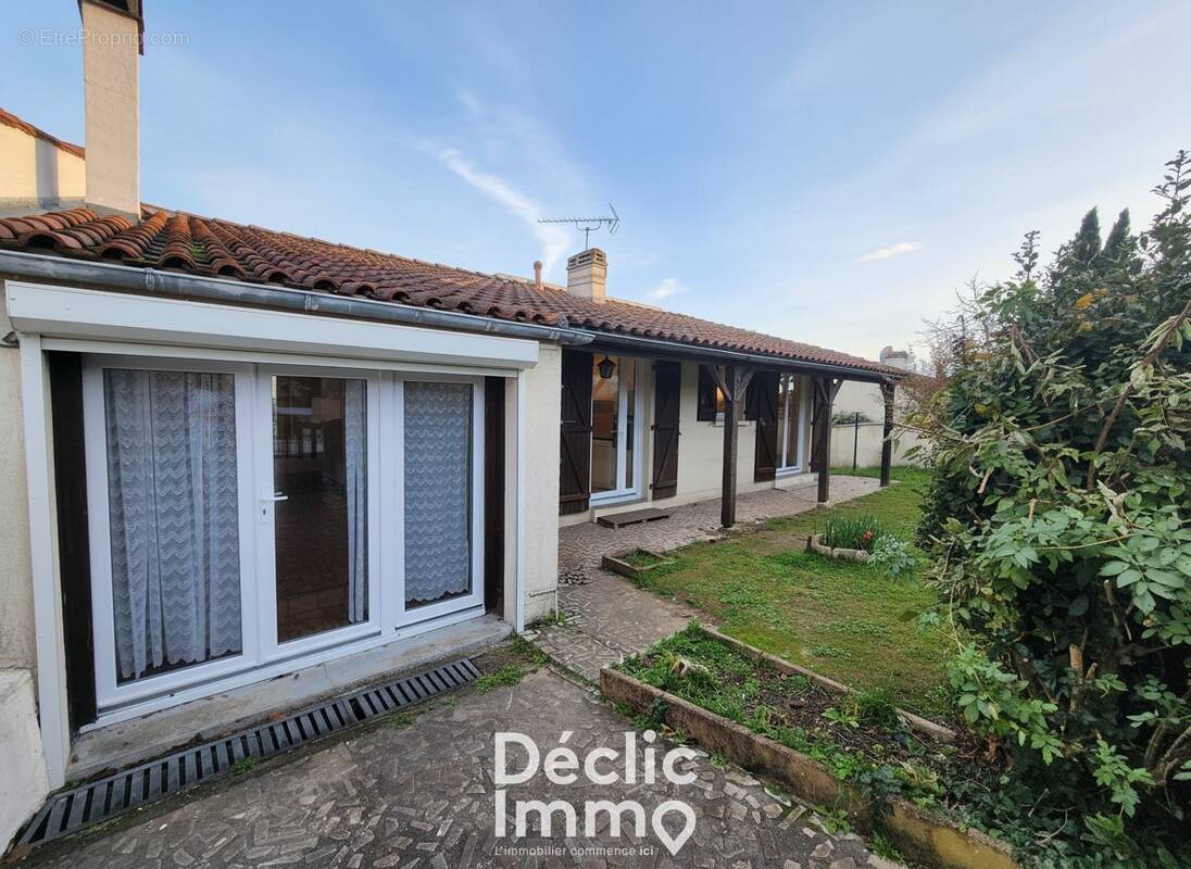 Maison à RUELLE-SUR-TOUVRE