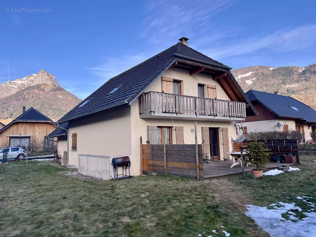 Maison à ECOLE