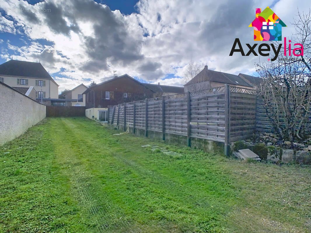 A vendre-melay- maison sur terrain clos avec piscine et hangar. - photo 9