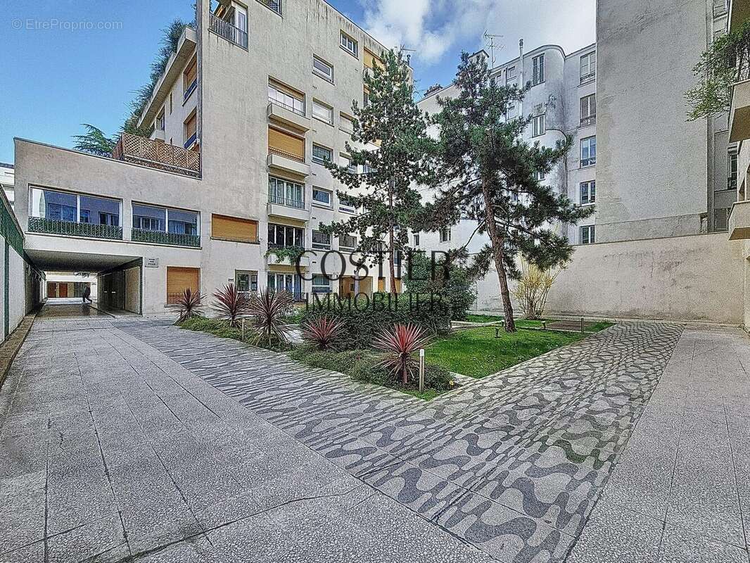 Appartement à PARIS-17E