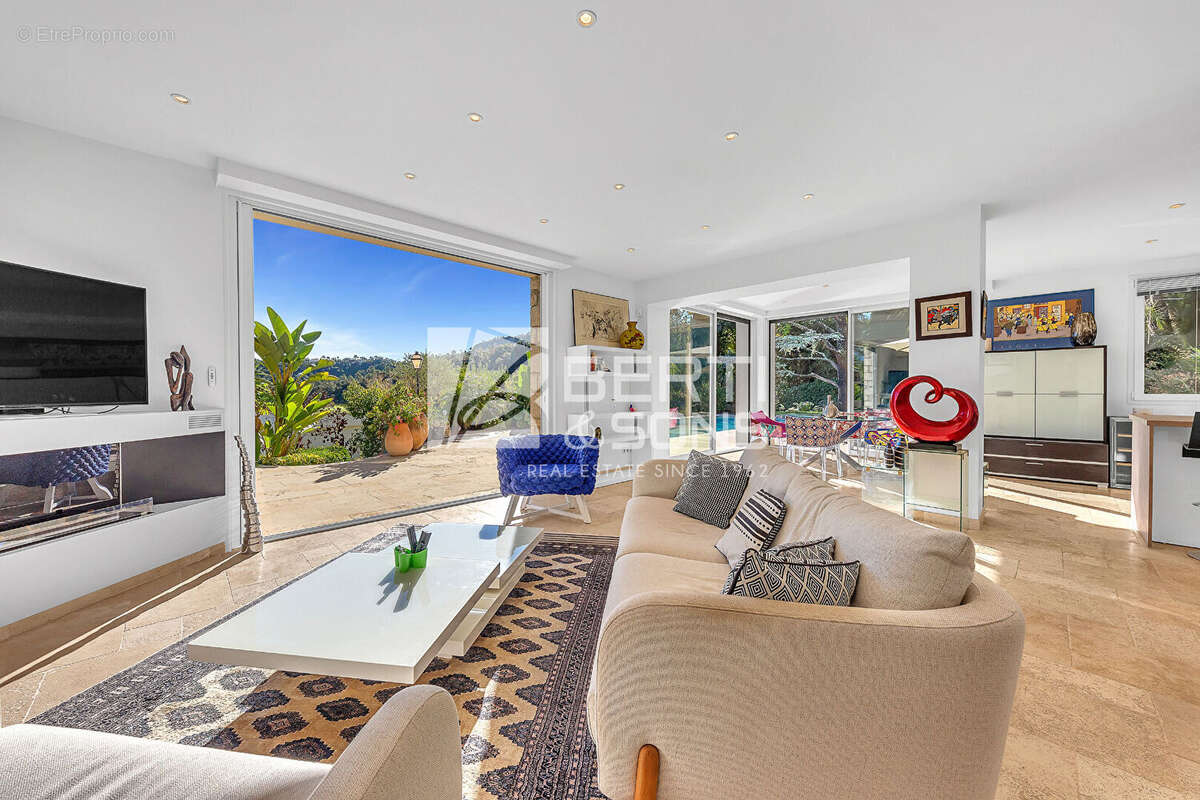 Maison à MANDELIEU-LA-NAPOULE