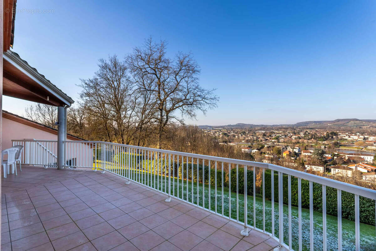 Town house in a peaceful location - photo 10